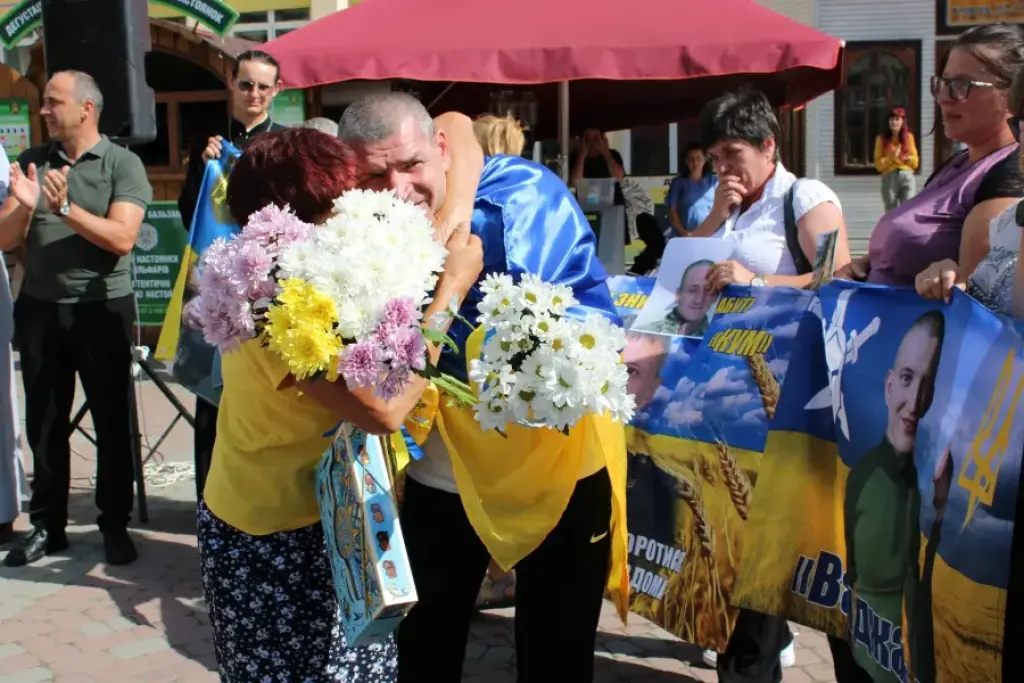 Після дворічного полону боєць із Верховинщини Петро Недоходюк повернувся додому