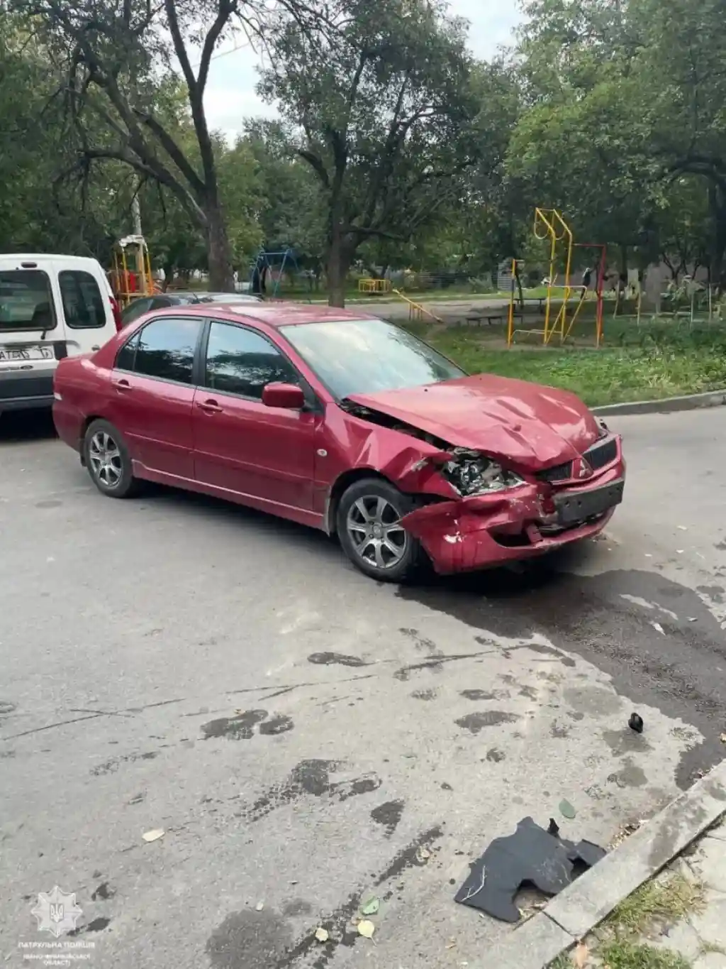У Франківську нетвереза 21-річна дівчина без прав пошкодила кілька авто У Франківську нетвереза 21-річна дівчина без прав пошкодила кілька авто
