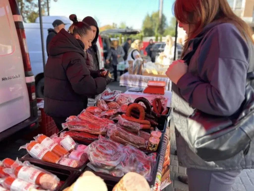 На Прикарпатті фермери представили продукцію на ярмарку «Щедра осінь-2025»