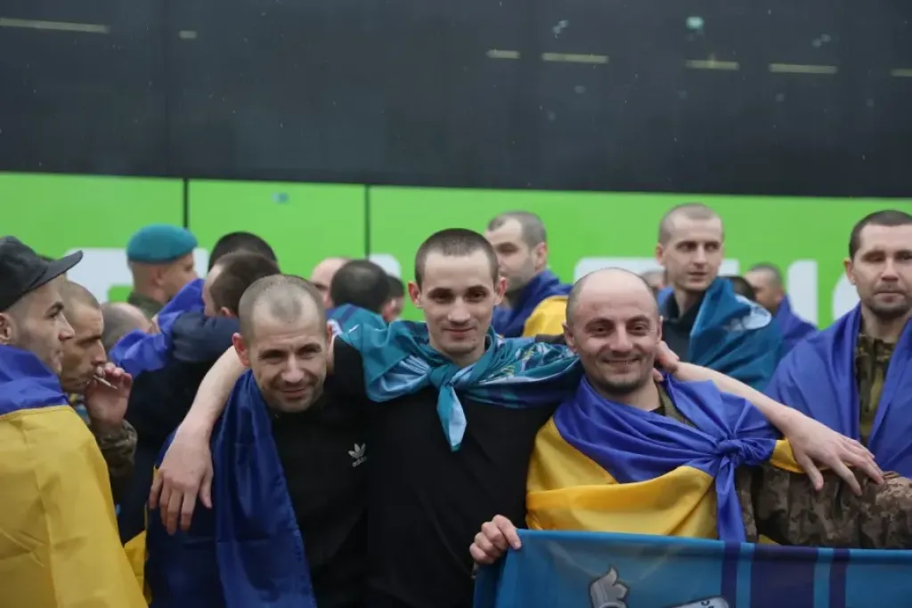 Україна повернула з російського полону ще 185 захисників і цивільних