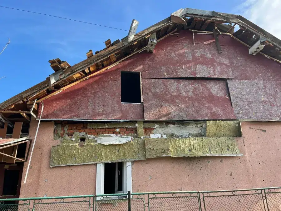 Мешканцям пошкоджених від обстрілів будинків на Прикарпатті нададуть матеріальну допомогу Мешканцям пошкоджених від обстрілів будинків на Прикарпатті нададуть матеріальну допомогу