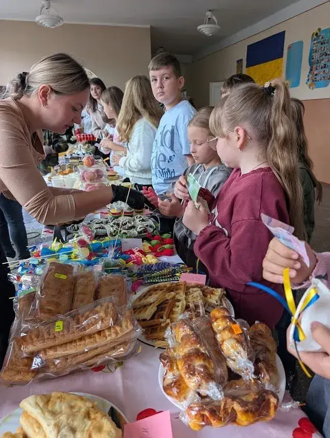 На Івано-Франківщині школярі зібрали понад 75 тисяч гривень для підтримки ЗСУ На Івано-Франківщині школярі зібрали понад 75 тисяч гривень для підтримки ЗСУ