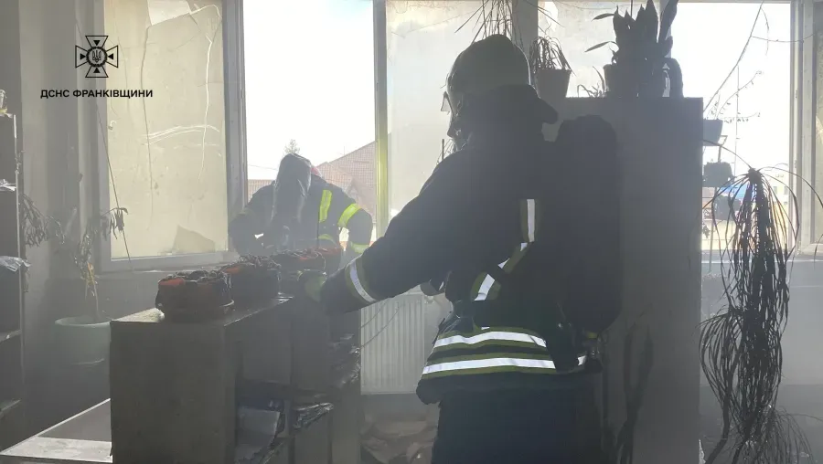 В Івано-Франківську вибухнула зарядна станція: двоє травмованих, евакуйовано 40 людей