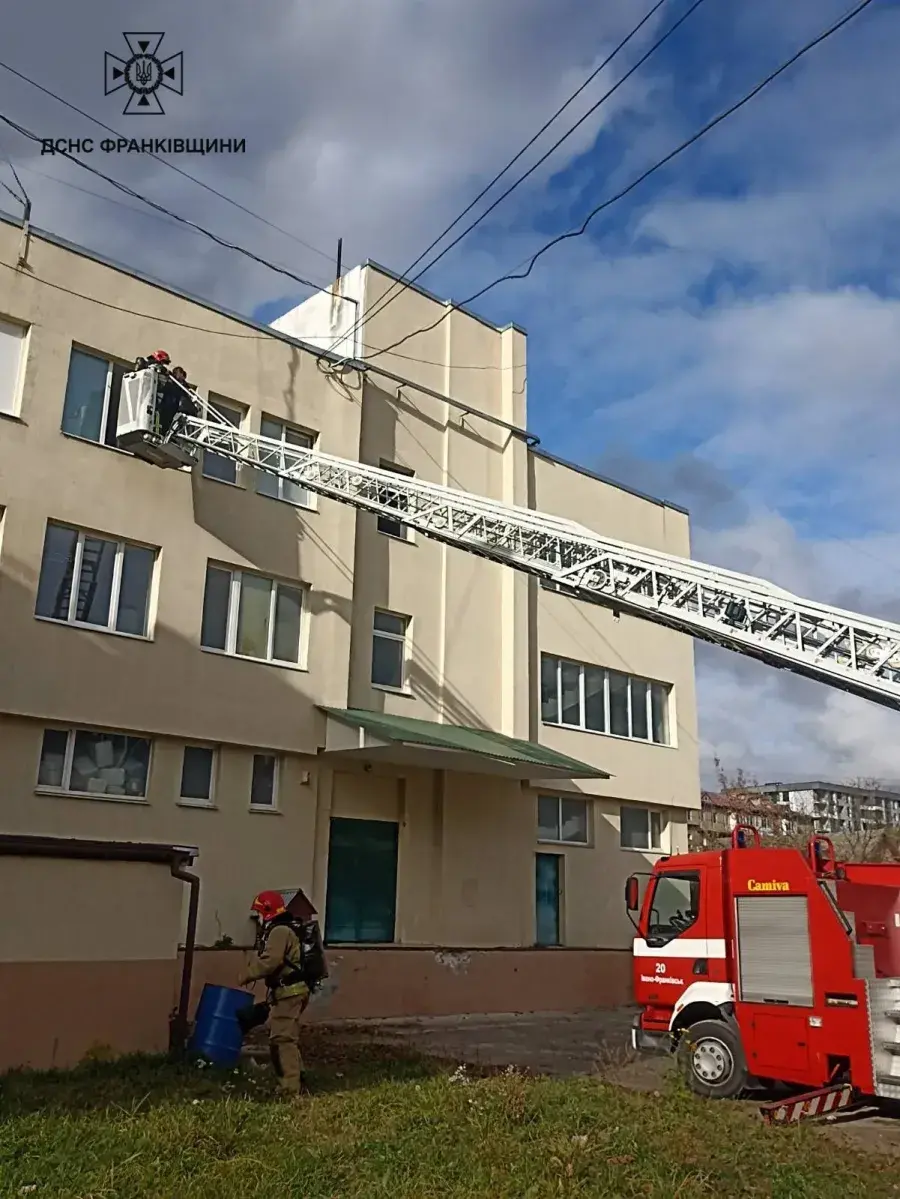 В Івано-Франківську вибухнула зарядна станція: двоє травмованих, евакуйовано 40 людей