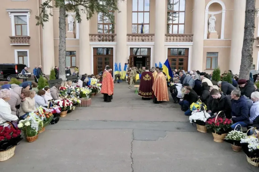У Калуші попрощалися з полеглим героєм Сергієм Дранутою