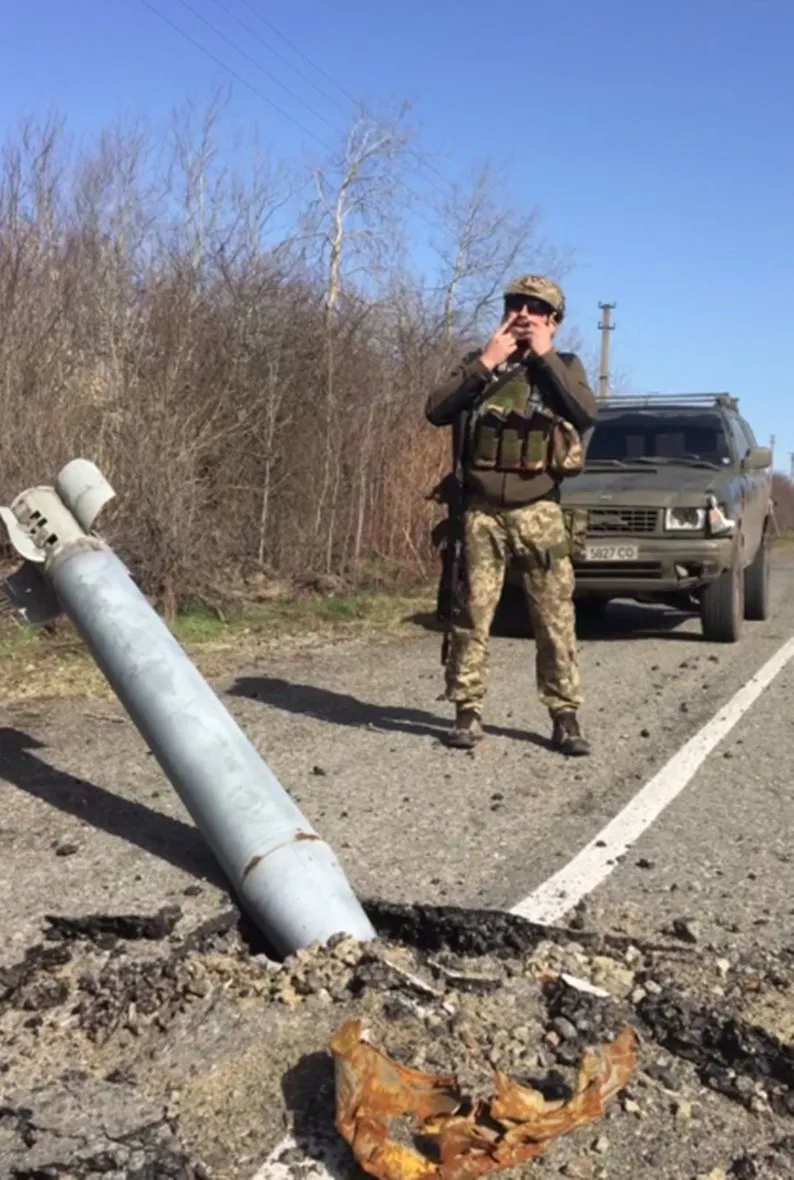 Ветеран Антон Фіцич з Косова виготовляє традиційні бартки, мечі та шаблі