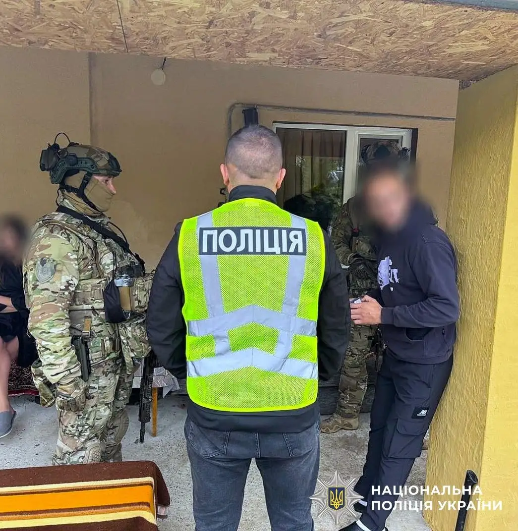 У Калуші затримали злочинну групу за вимагання коштів та збут психотропів