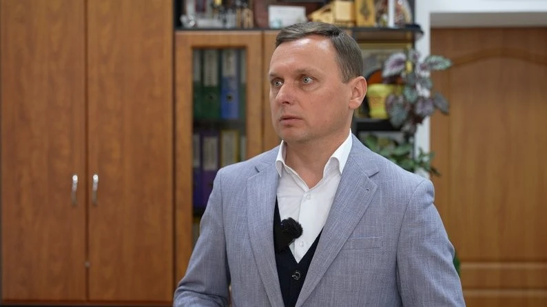 Івано-Франківськ: Сусіди протестують проти пандуса для хлопчика з інвалідністю