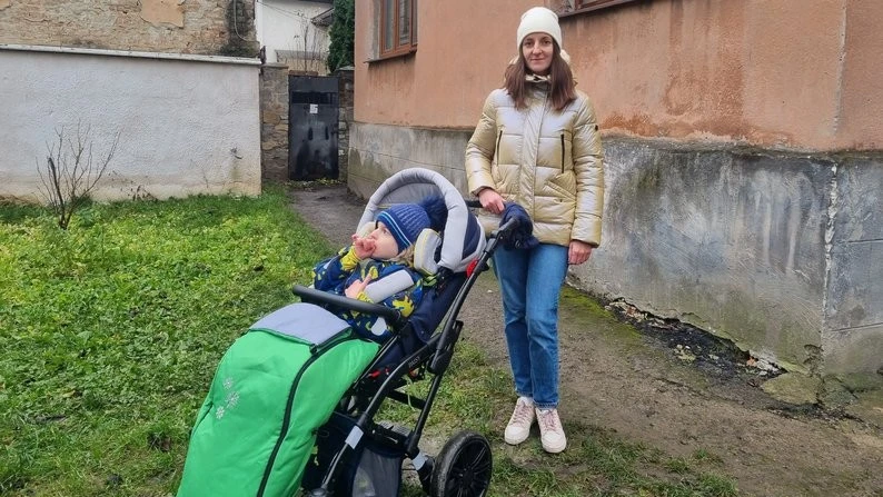 Івано-Франківськ: Сусіди протестують проти пандуса для хлопчика з інвалідністю