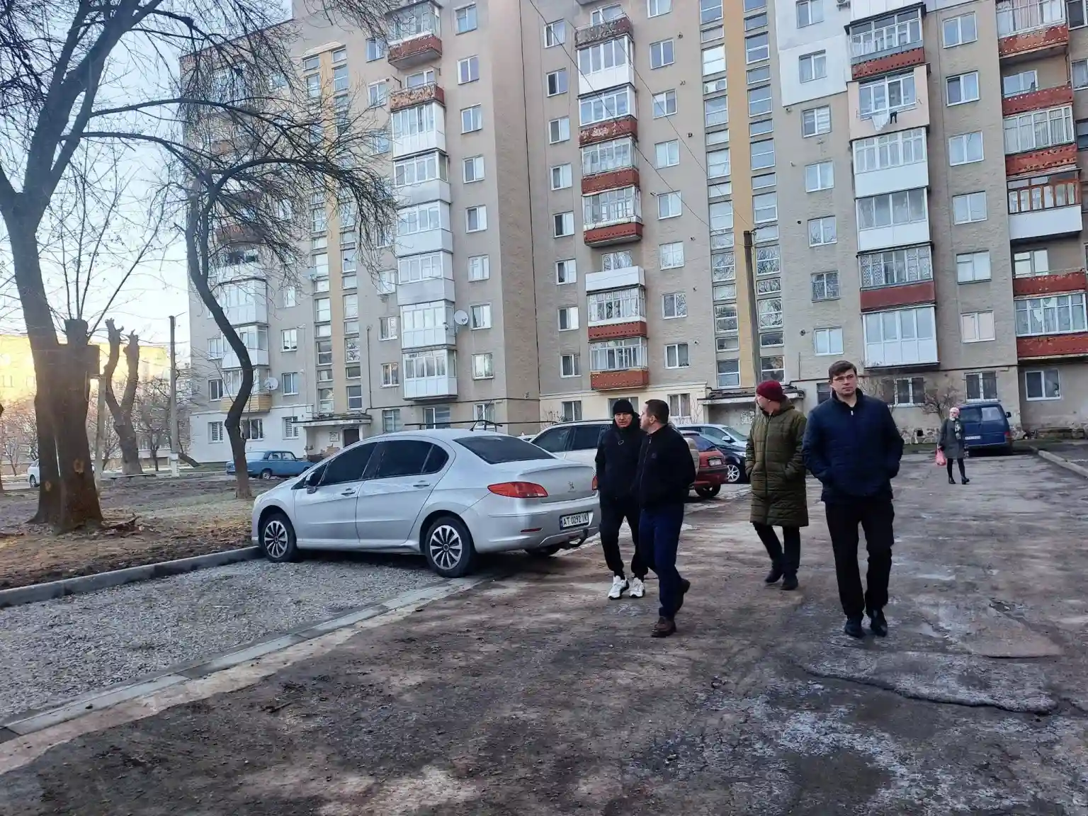 У Калуші впорядкували двори, створивши додаткові місця для паркування