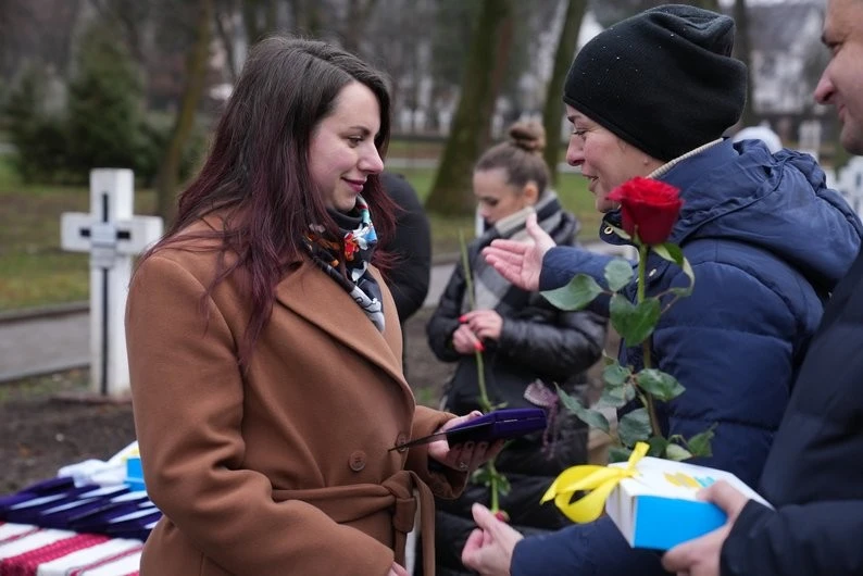 Прикарпаття вшанувало День Гідності та Свободи: нагороди молоді, пам’ять Героїв і спільні віче