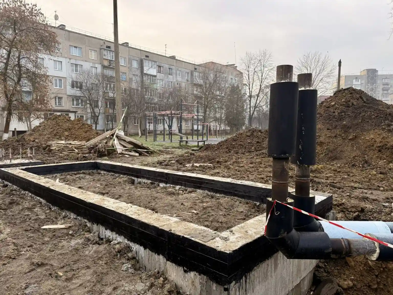 У Калуші готують автономне тепло для ліцею №2: нову котельню вже зводять