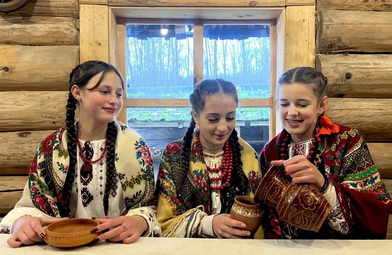 Андріївські передвечір’я у Крилосі: як школярі оживили давні звичаї у заповіднику