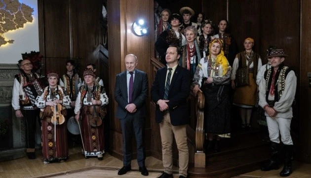 Автентичні українські строї у Відні: передріздвяний захід, що об’єднав дипломатів та друзів України
