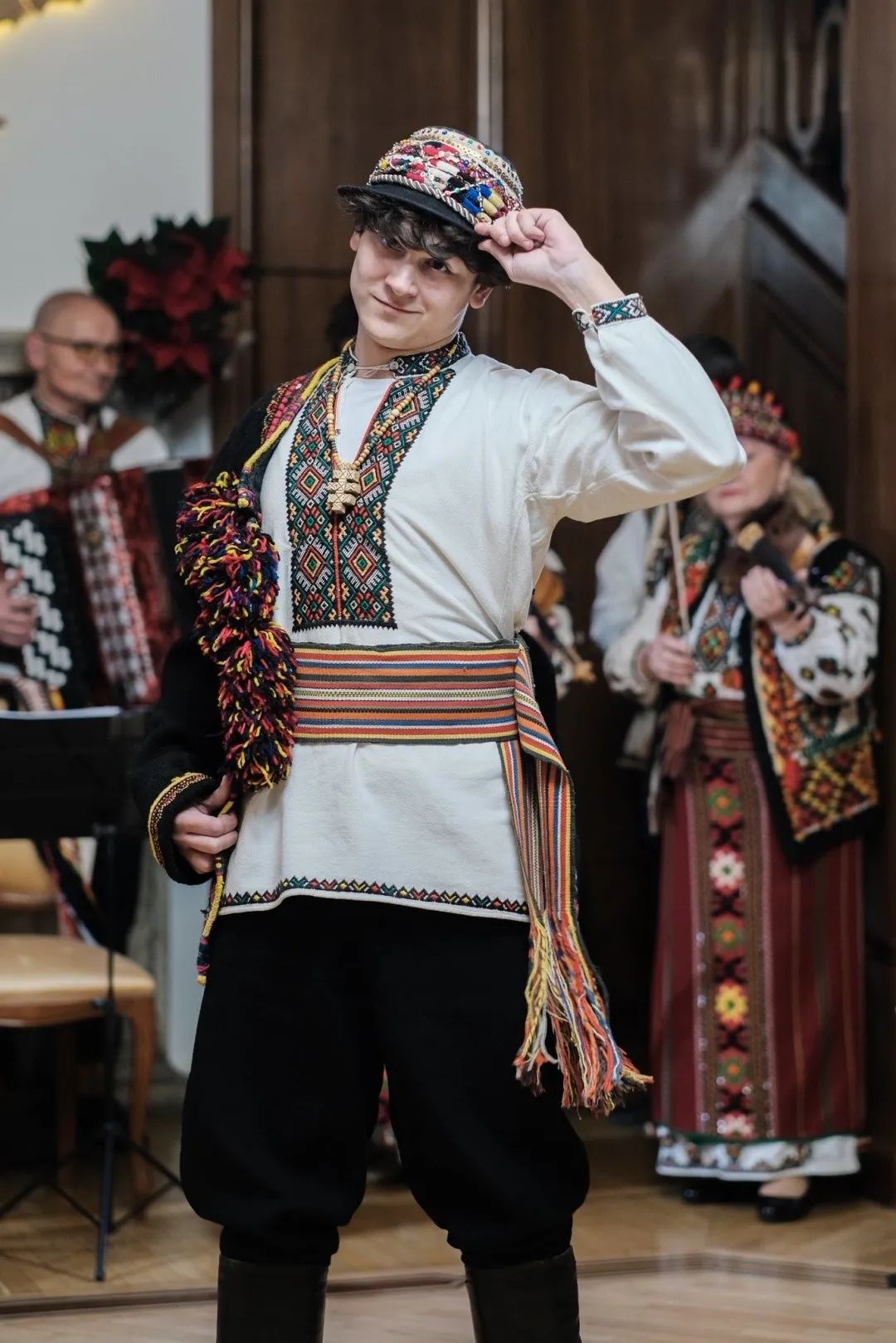 Автентичні українські строї у Відні: передріздвяний захід, що об’єднав дипломатів та друзів України