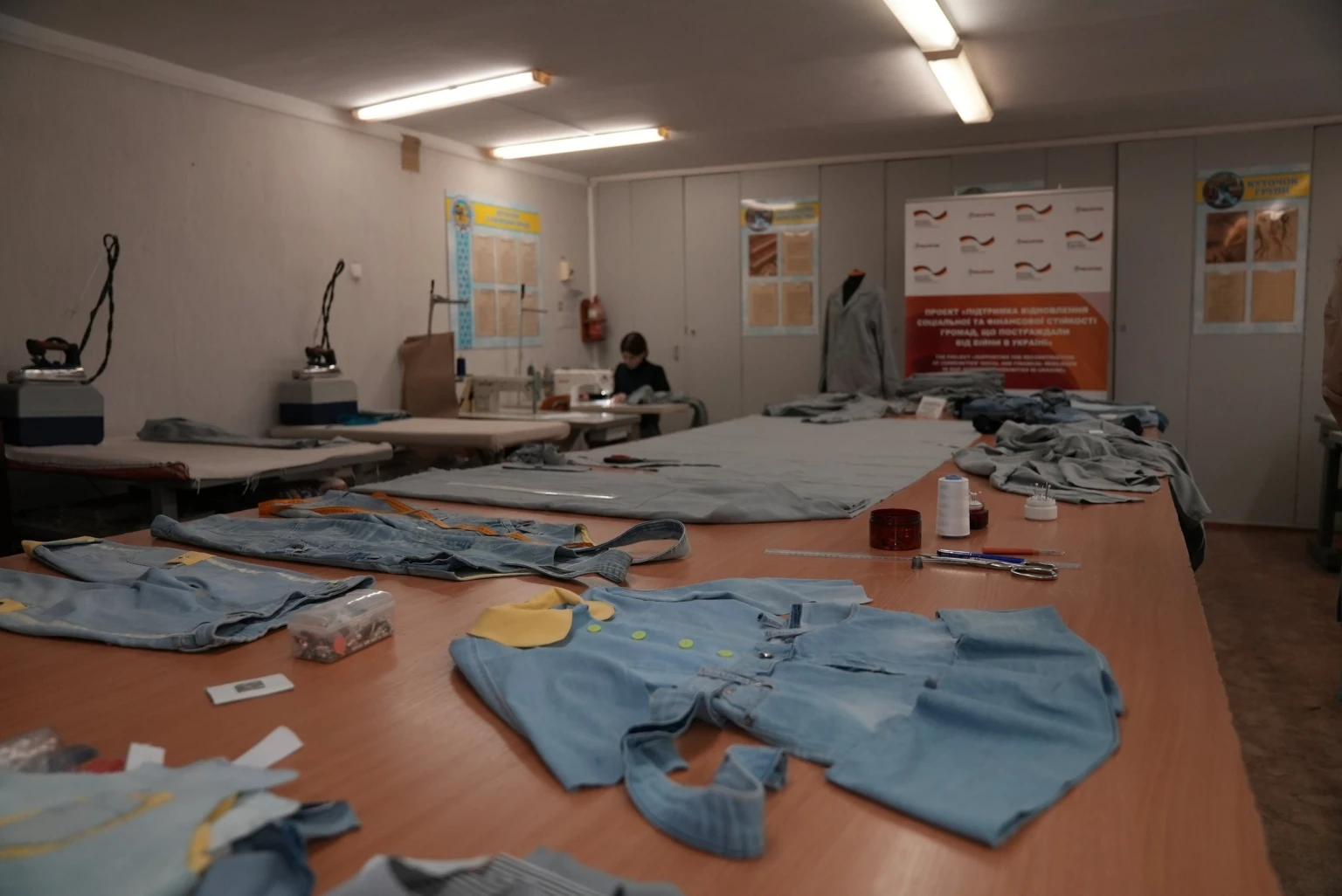 З подіумів Європи до майстерень під обстрілами: як сумські студенти говорять про війну мовою моди