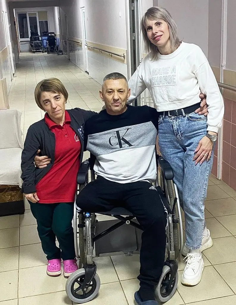 Стрижка як підтримка: перукарка з Калуша два роки допомагає пораненим військовим