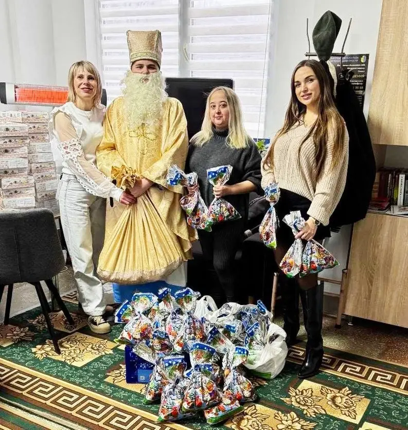 Стрижка як підтримка: перукарка з Калуша два роки допомагає пораненим військовим