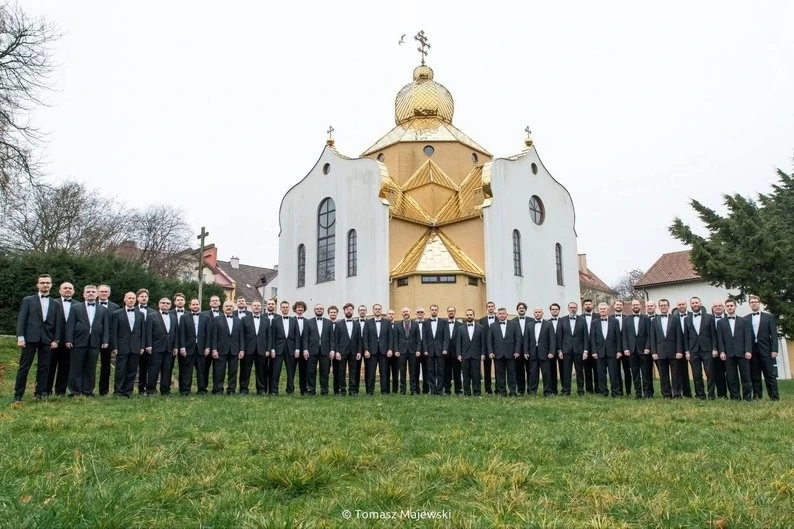 Хор, що злітається з усієї Польщі: як “Журавлі” пів століття тримають український голос