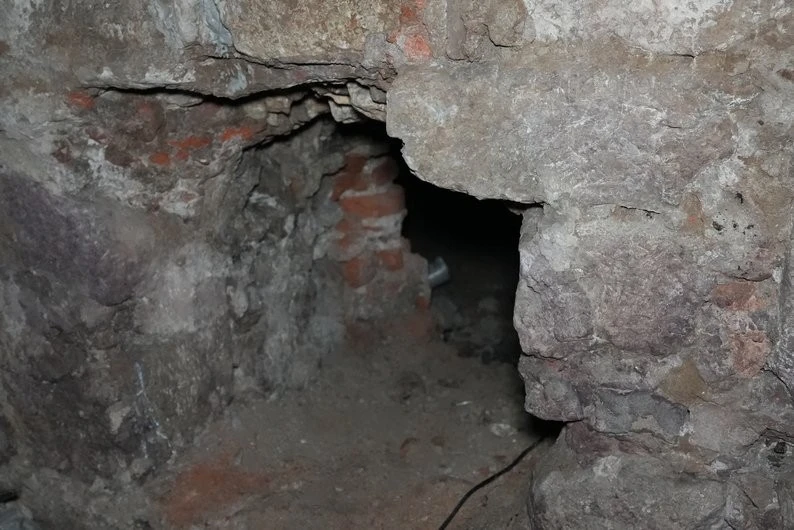 Під храмом у Франківську відкривають забуті рівні: крипти Вірменської церкви досі приховують загадки