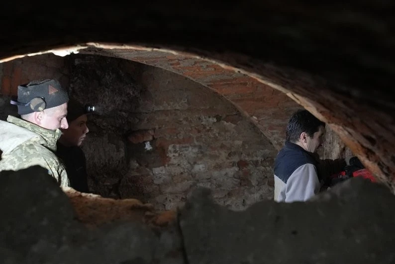 Під храмом у Франківську відкривають забуті рівні: крипти Вірменської церкви досі приховують загадки