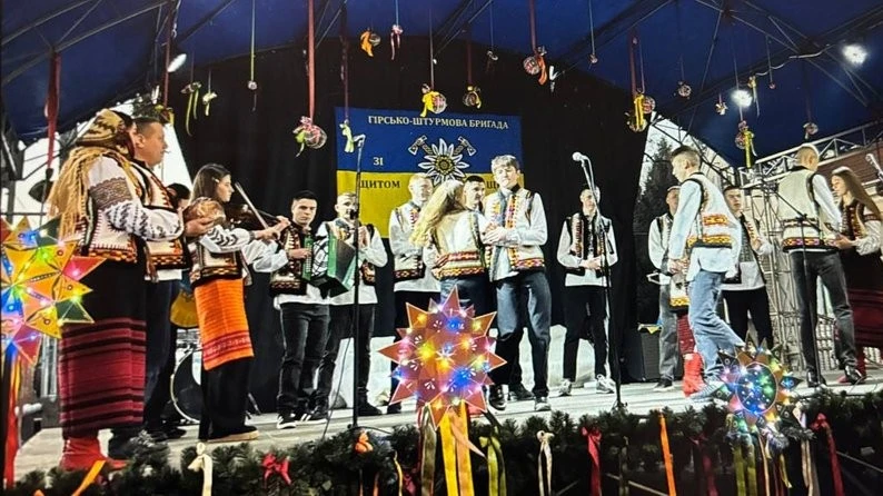 У Коломиї відкрили “Різдвяне містечко” зі шопкою замість ялинки