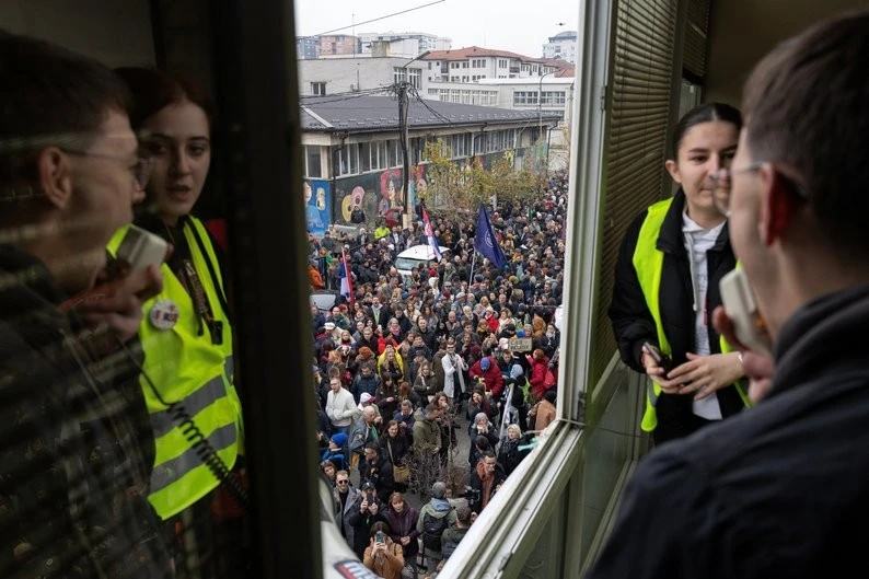 Нови Пазар знову на вулицях: студенти та молодь проти тиску університетської адміністрації