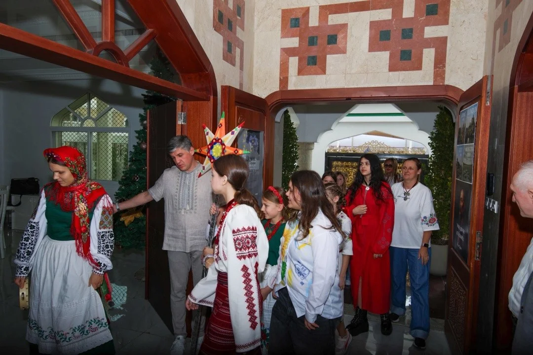 Українські діти привітали дипломатів в ОАЕ з Різдвом