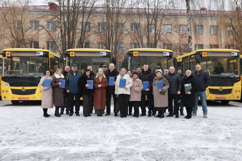Інклюзивні шкільні автобуси підвезуть дітей Вінниччини без перепон