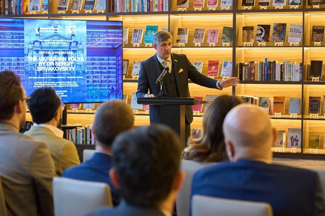 В ОАЕ представили англомовну книгу про героїзм українців