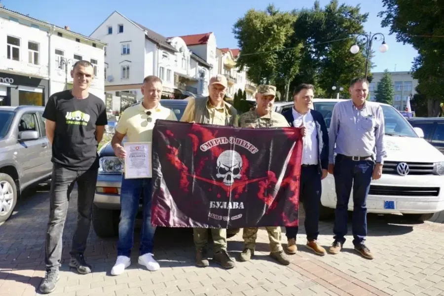 Допомога з Бельгії: Калуська громада отримала автівки та спецобладнання від міста-побратима