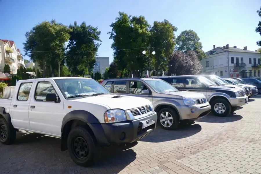 Допомога з Бельгії: Калуська громада отримала автівки та спецобладнання від міста-побратима