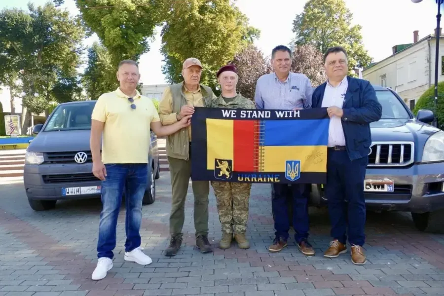 Допомога з Бельгії: Калуська громада отримала автівки та спецобладнання від міста-побратима