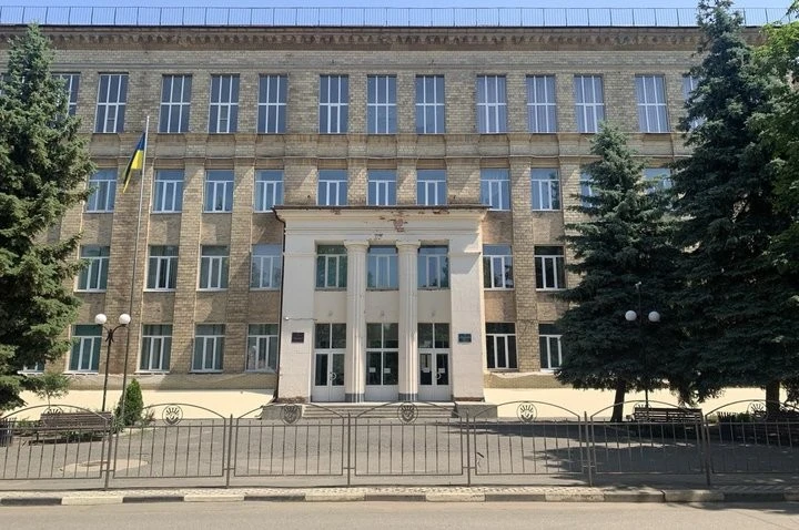 Фейковий акаунт і хвиля образ: у ліцеї на Харківщині звернулися до поліції через відео школярів
