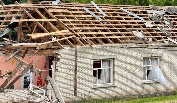 Російський безпілотник вщент знищив навчальний заклад у Полошках