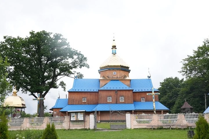 Таємниці дерев’яного храму на Прикарпатті: від схованки за іконостасом до вцілілих реліквій