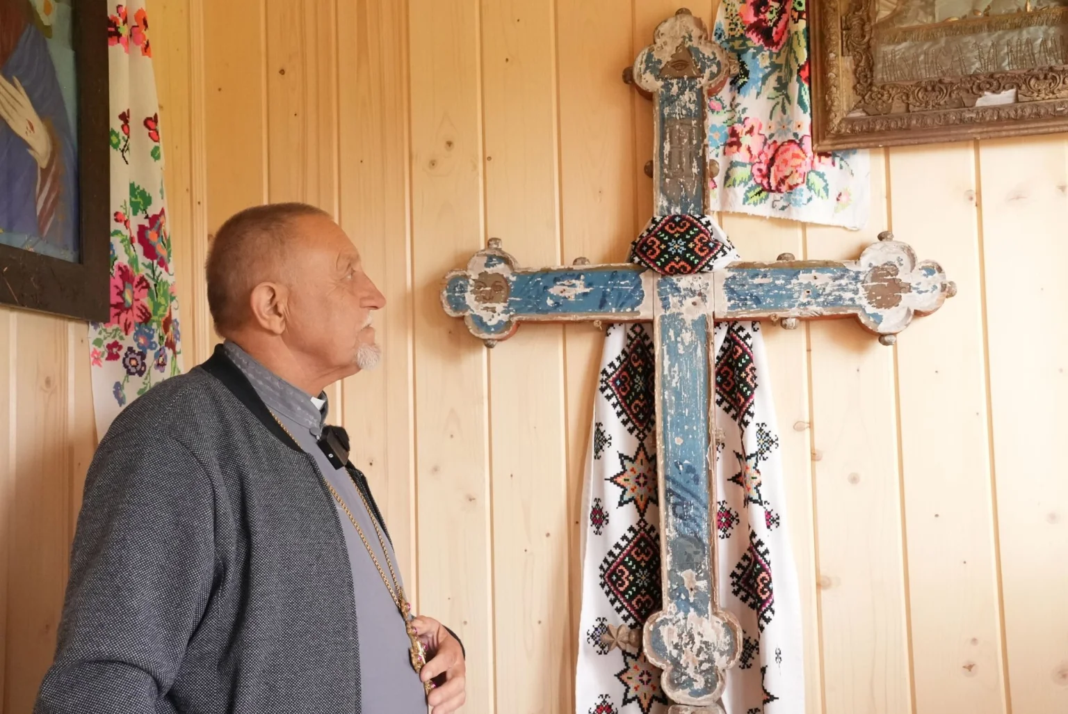 Таємниці дерев’яного храму на Прикарпатті: від схованки за іконостасом до вцілілих реліквій