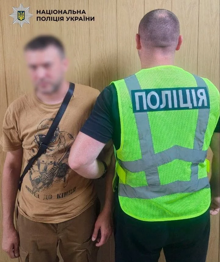 П’яний дебош закінчився затриманням: на Оболоні відвідувач відкрив вогонь у магазині
